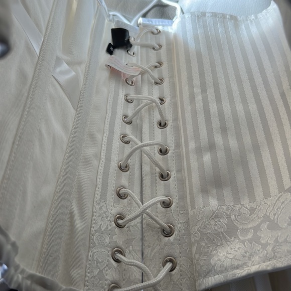 Bustier White Size 30 $200 NWT - Picture 7 of 10